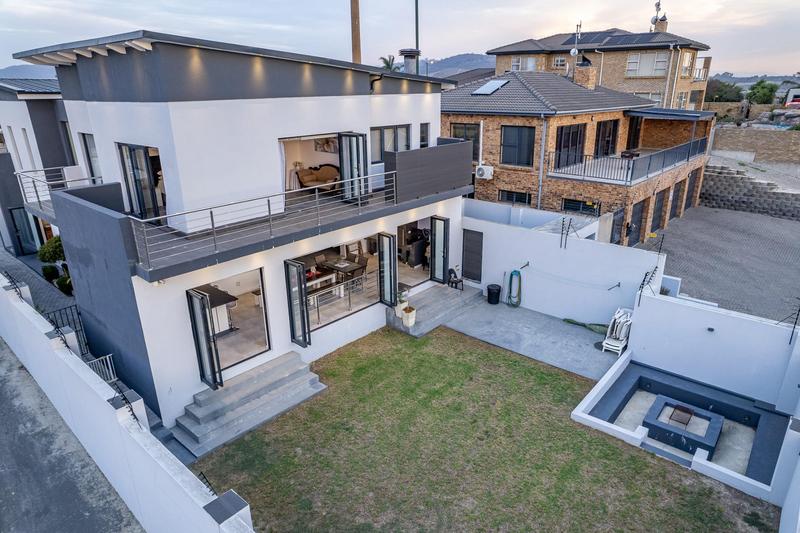 4 Bedroom Property for Sale in Kaapsig Western Cape
